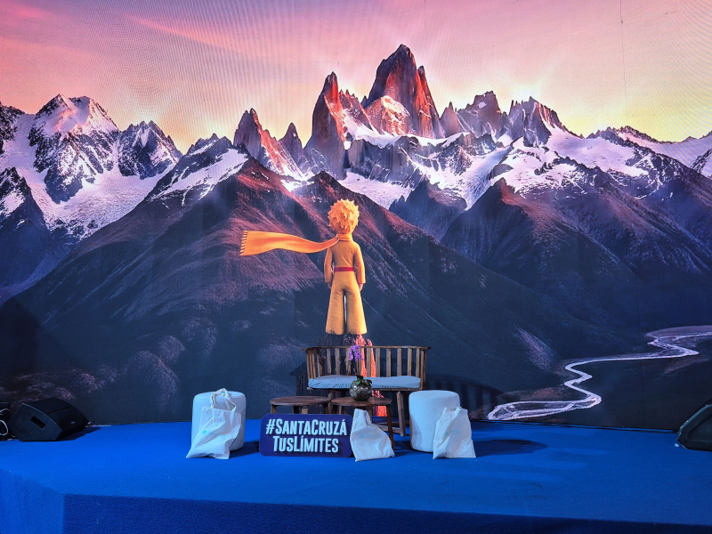 El Principito arribó al stand de Santa Cruz en la FIT