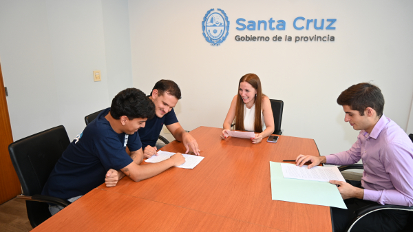 Casa de Santa Cruz firmó un convenio con el Centro de Estudiantes de Santa Cruz en La Plata