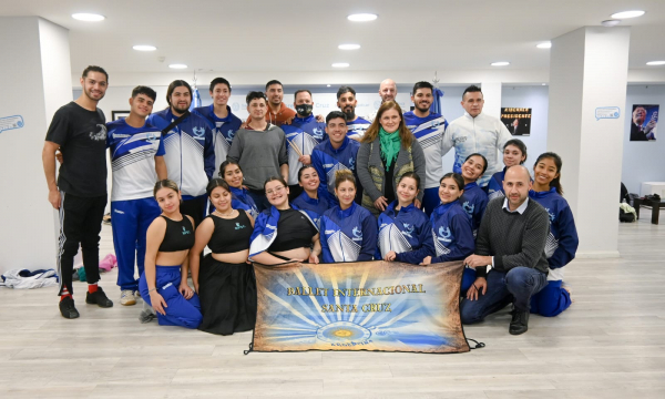 El Ballet Internacional de la Provincia hizo escala en Casa de Santa Cruz