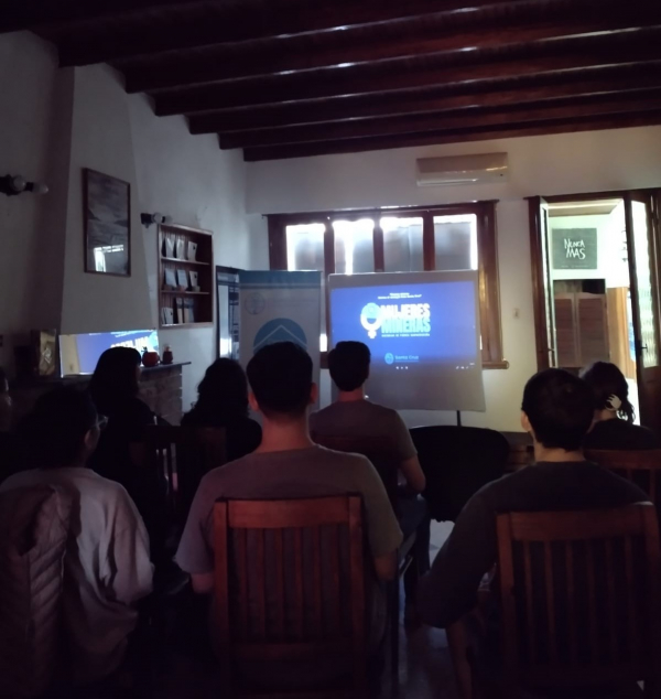 Cine - Debate sobre proyección de Docuserie “Mujeres Mineras:historias de fuerza santacruceña”