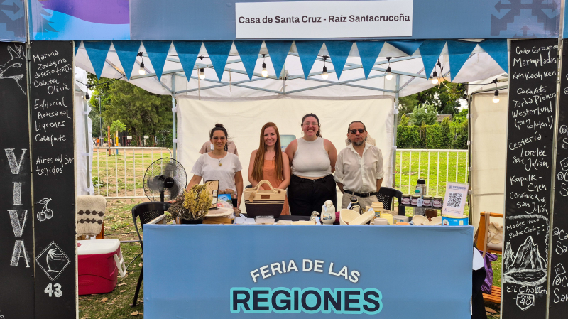 Identidad santacruceña en la Feria de las Regiones 2025