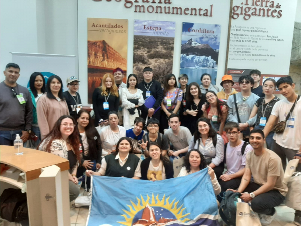 Alumnos de Santa Cruz visitaron la Casa en el marco de su participaron en el Nacional del Parlamento Juvenil del Mercosur