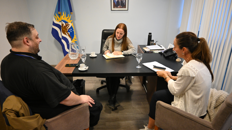Casa de Santa Cruz y la Secretaría de Salud planifican mejoras en la asistencia a pacientes derivados