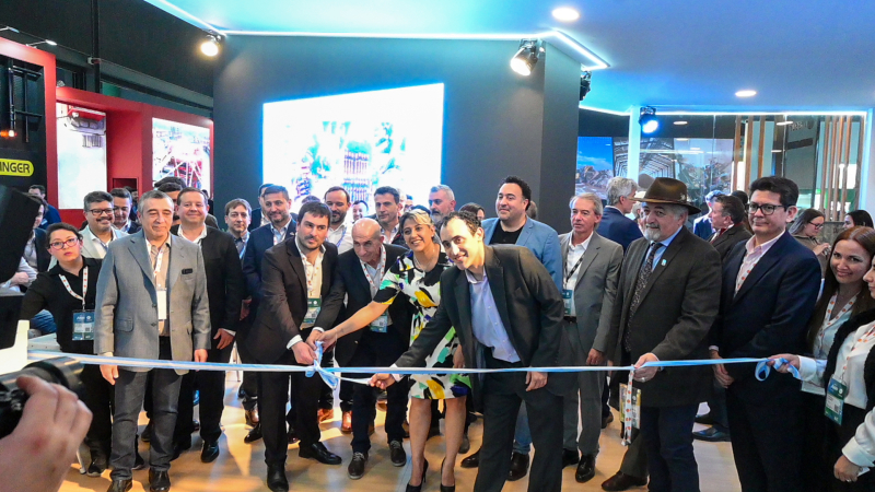 Santa Cruz presente en la inauguración de la Expo AOG 2025