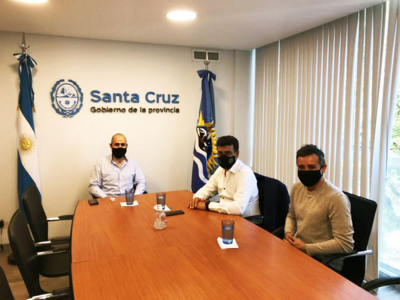 El director de Casa de Santa Cruz recibió al intendente de Puerto Deseado, Gustavo “Kaky” González