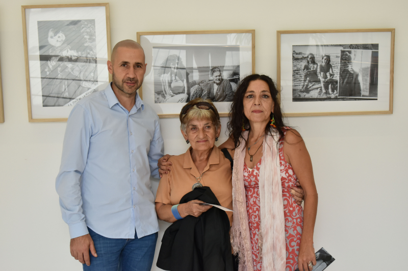 La Blunda recorrió la muestra fotográfica “La memoria que resuena en el silencio”