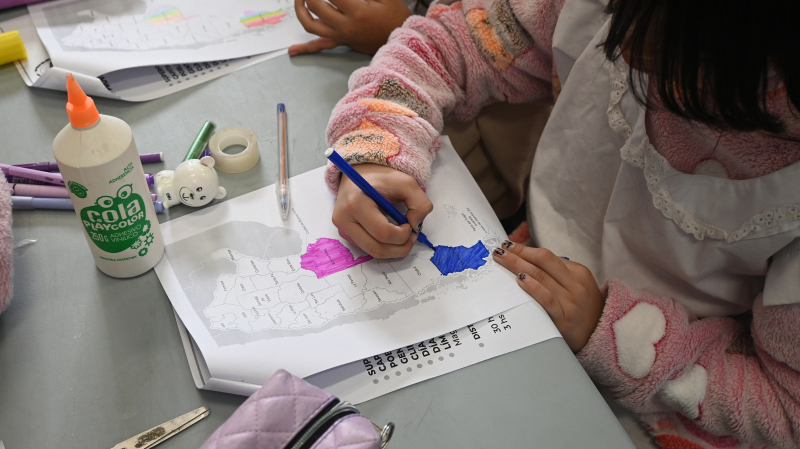 Compromiso con la educación: Casa de Santa Cruz visitó la Escuela 22 de Liniers