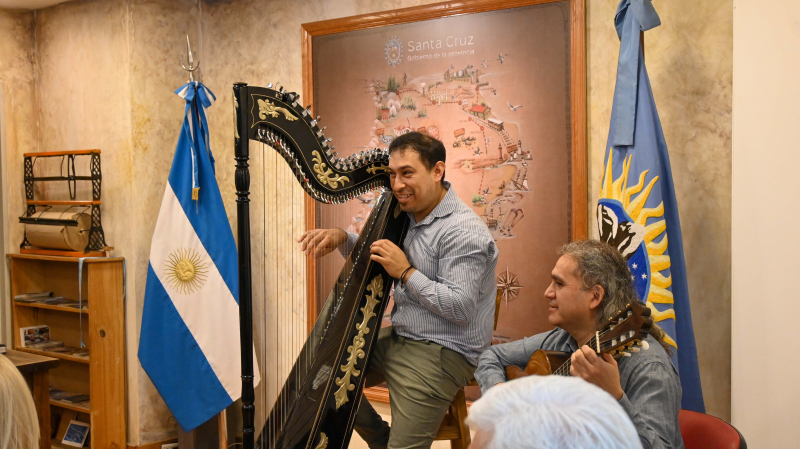 El arpista Cristian Romero se presentó en Casa de Santa Cruz