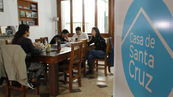 Estudiantes santacruceñxs visitan la Casa de Las Juventudes “Memoria Santacruceña” en La Plata
